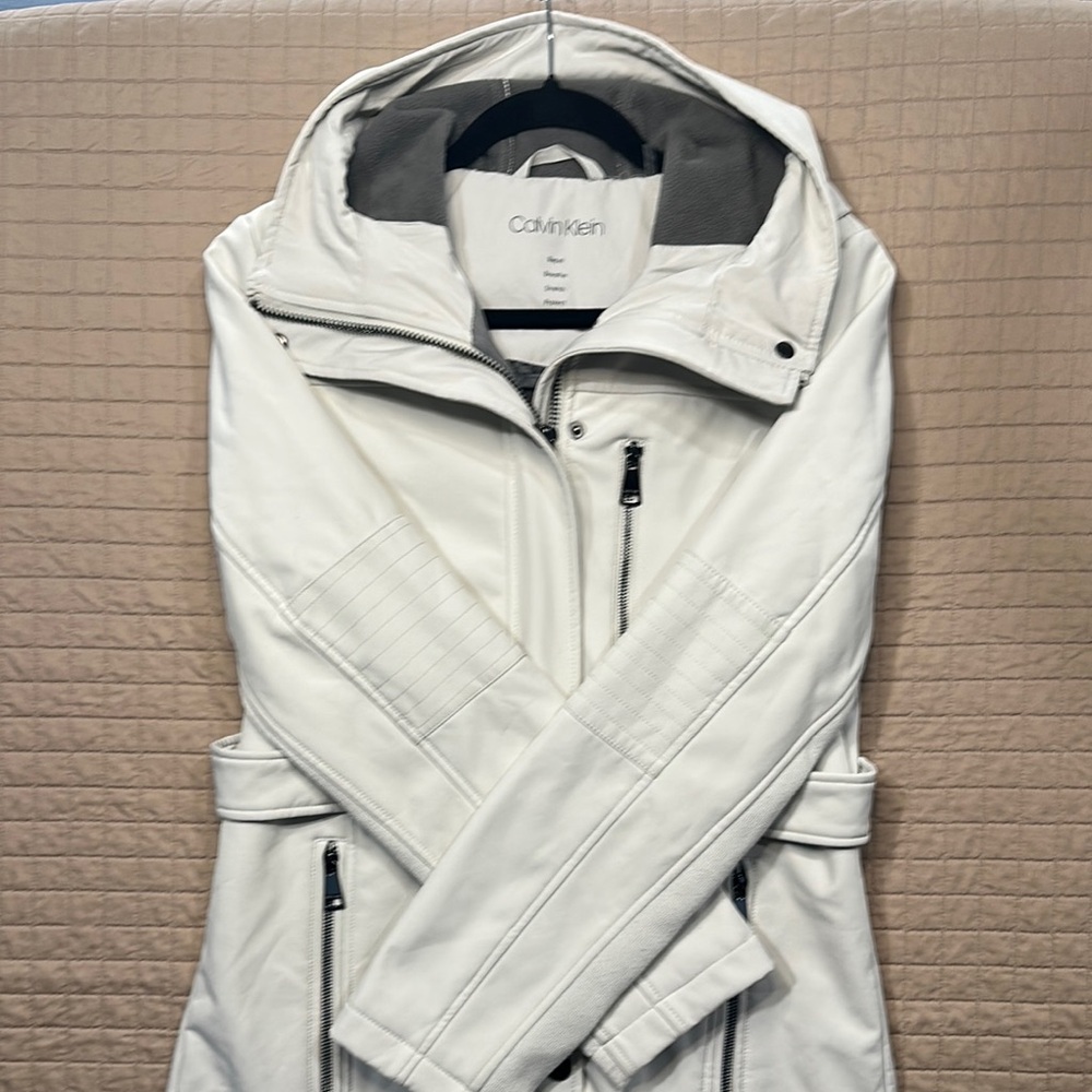 Calvin Klein Women’s Softshell Hooded Jacket Size Small – White
